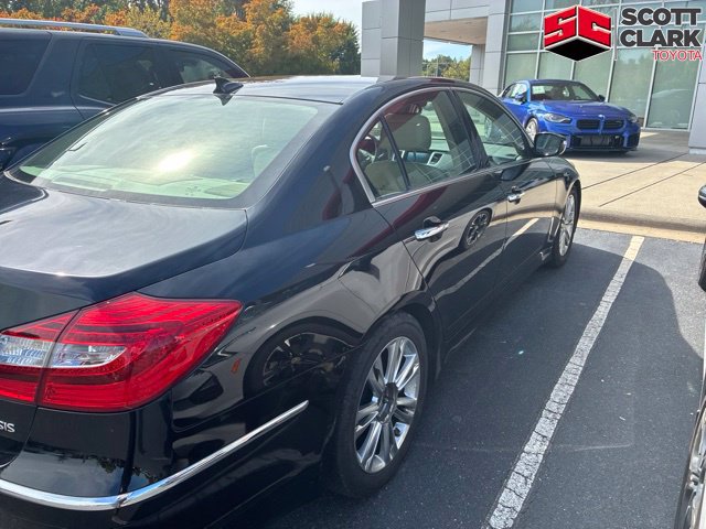 Used 2013 Hyundai Genesis 3.8 w/ Technology Pkg RWD image 3