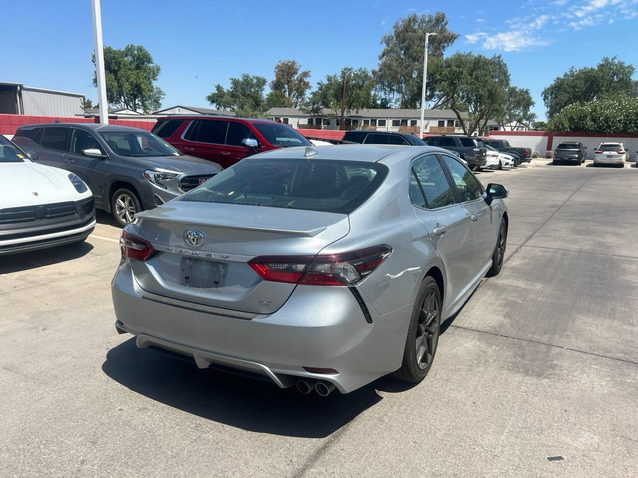 Used 2022 Toyota Camry SE w/ Convenience Package FWD image 4
