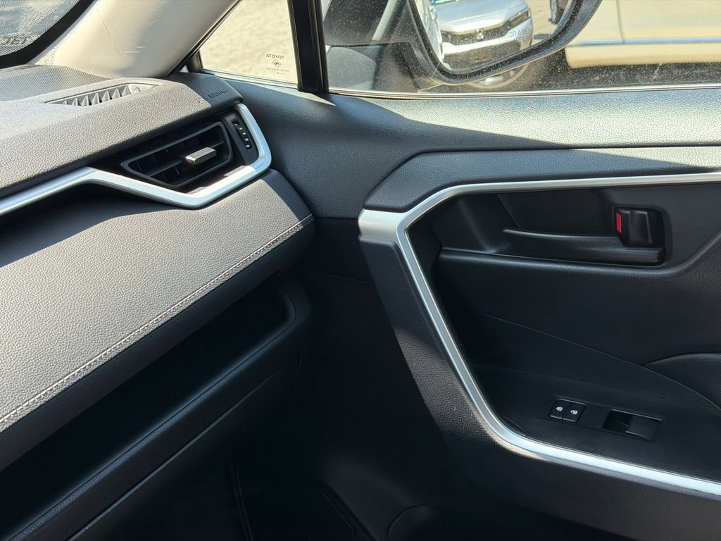Used 2019 Toyota RAV4 LE w/ All Weather Liner Package AWD/4WD image 30