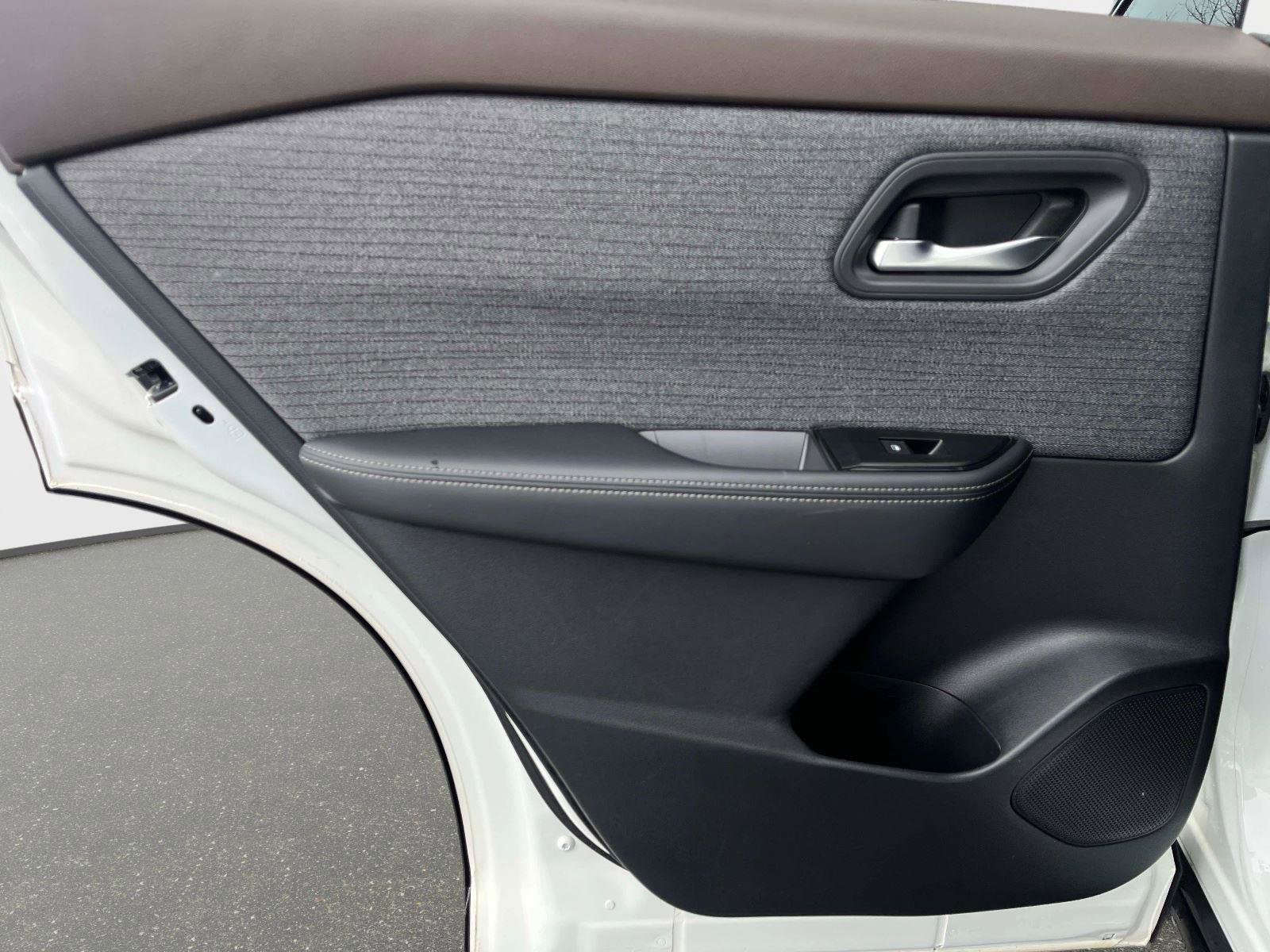 Certified 2023 Nissan Rogue SV image 11