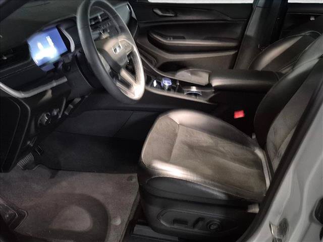 Used 2023 Jeep Grand Cherokee L Laredo RWD image 12