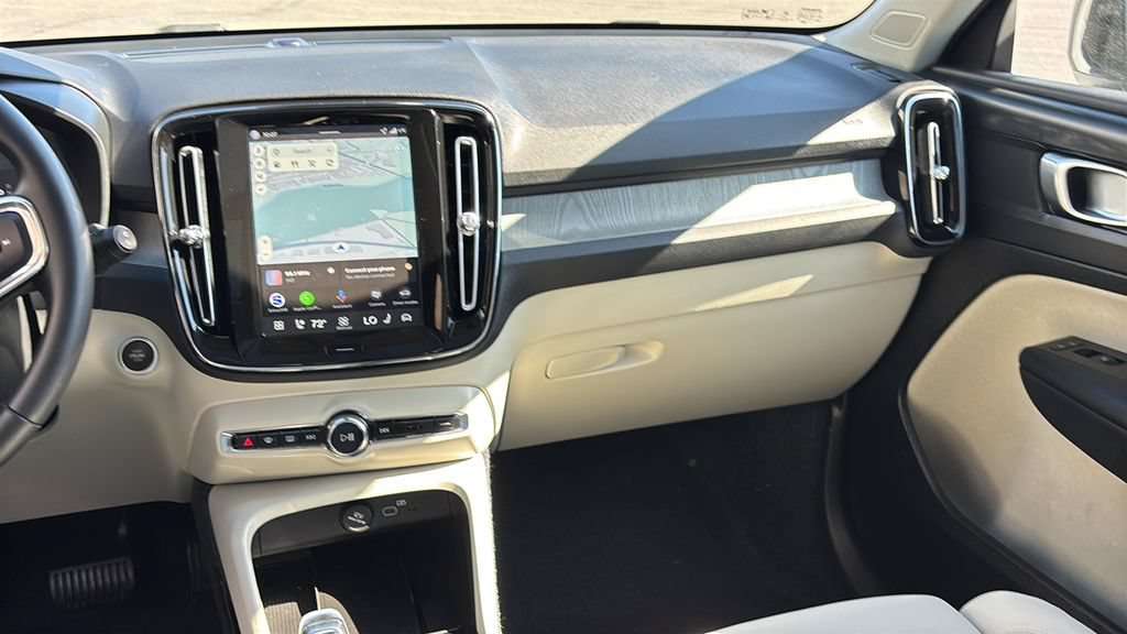 Certified 2026 Volvo XC40 B5 Plus AWD/4WD image 8