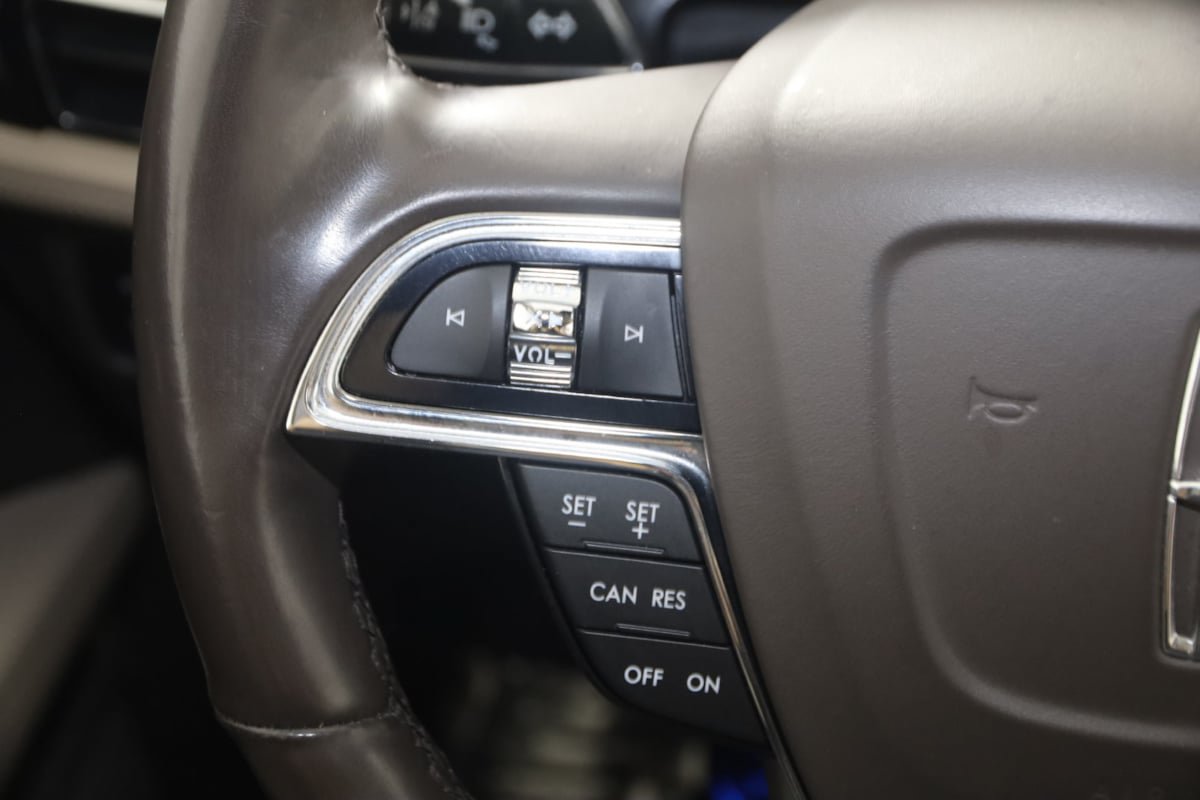 Used 2023 Lincoln Nautilus Reserve AWD/4WD image 33