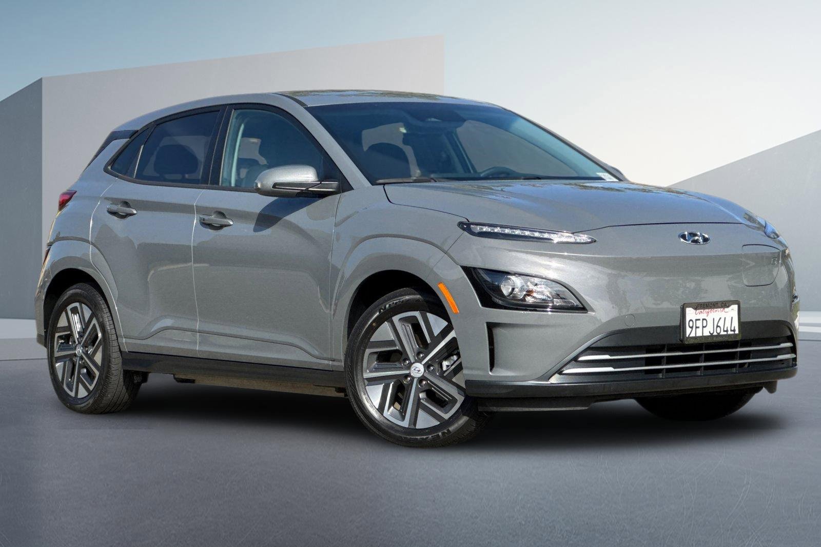 Used 2023 Hyundai Kona SE w/ Cargo Package image 2