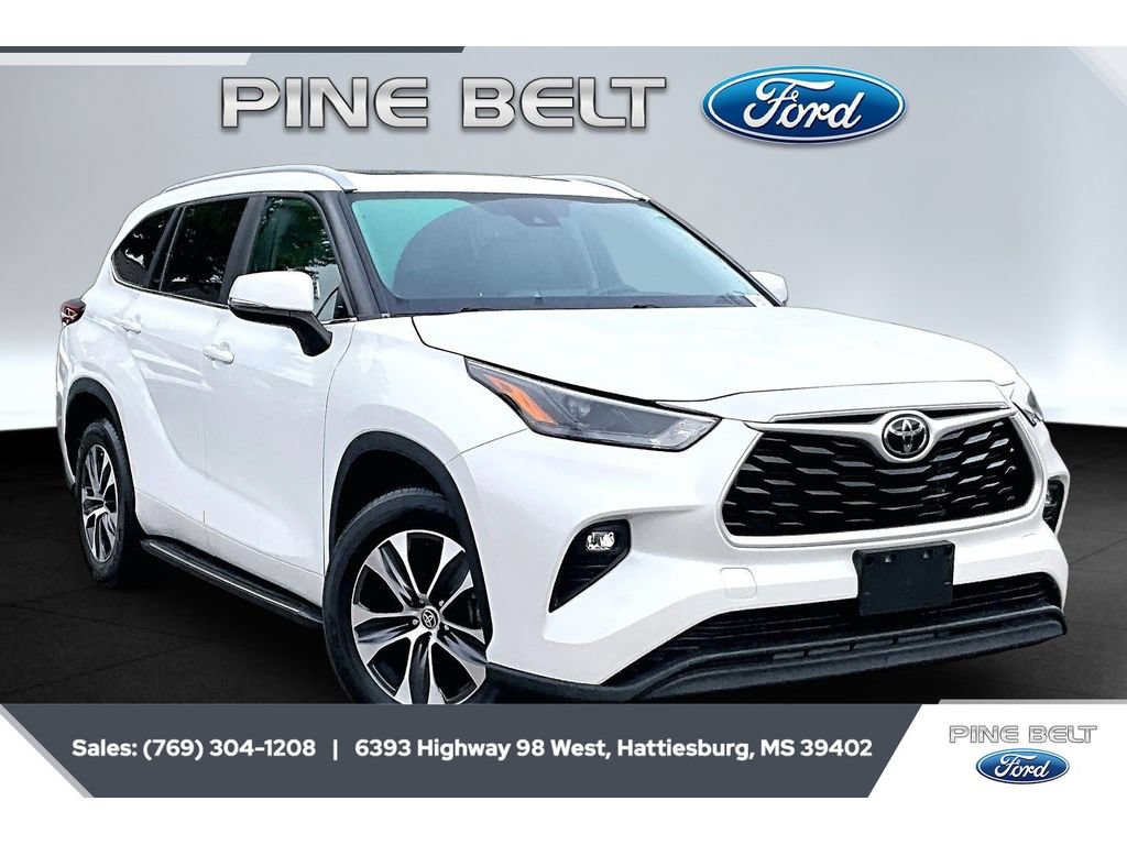 Used 2023 Toyota Highlander XLE FWD video 1