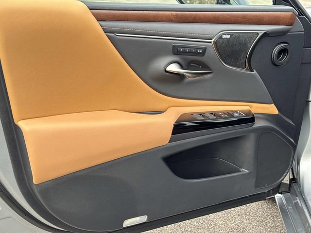 New 2025 Lexus ES 300h w/ Accessory Package (Z2) image 17