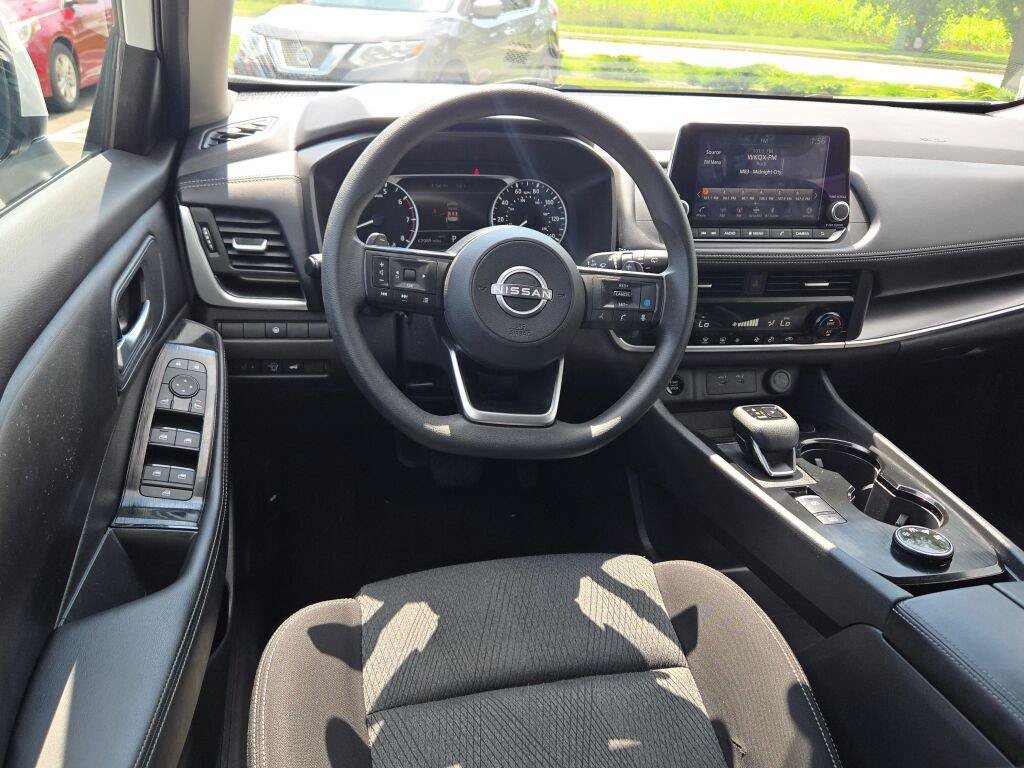 Used 2024 Nissan Rogue SV AWD/4WD image 17