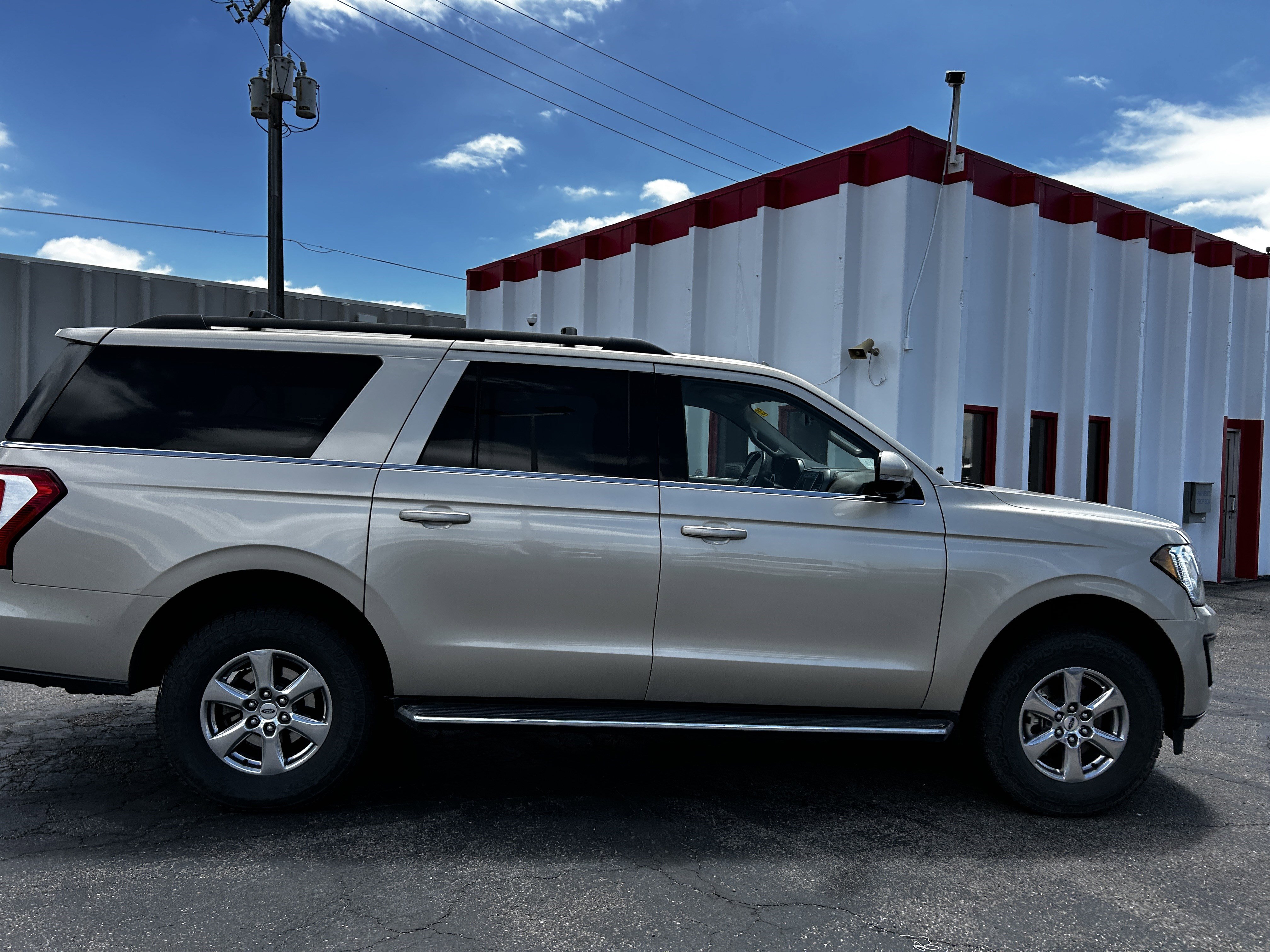 Used 2018 Ford Expedition Max XLT w/ Equipment Group 202A AWD/4WD image 6