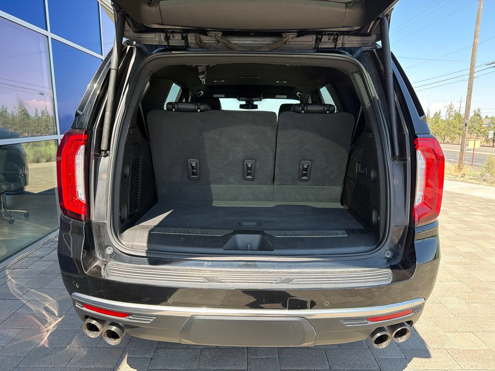 Used 2022 GMC Yukon Denali AWD/4WD image 9