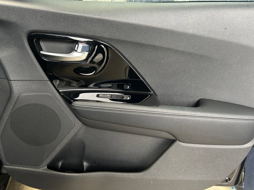 Used 2021 Kia Niro Touring image 25