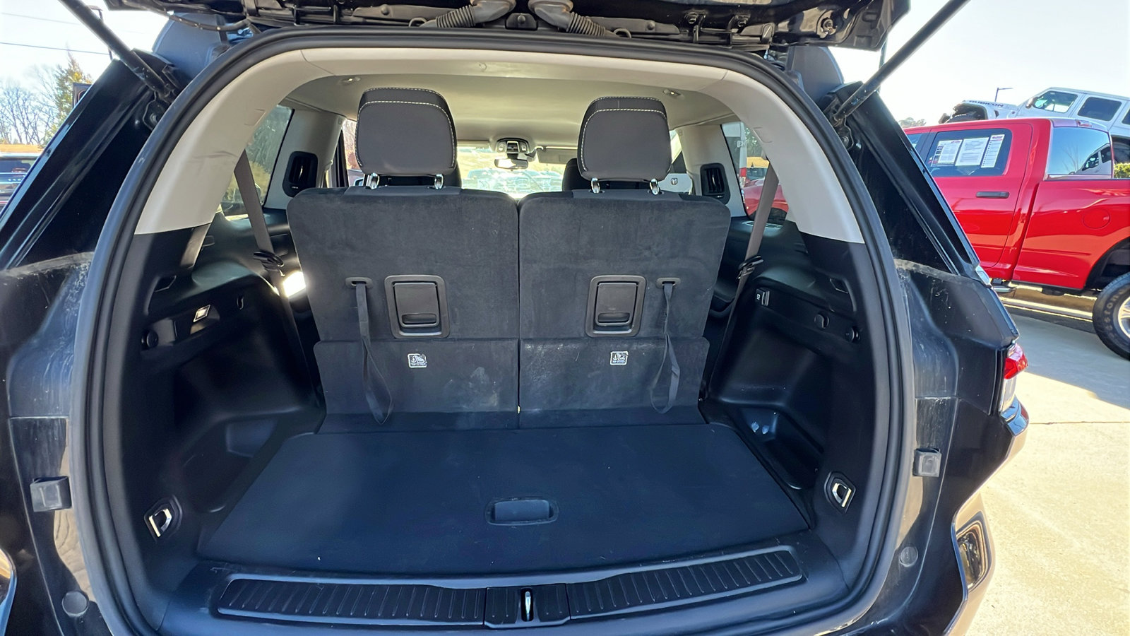 Used 2023 Jeep Grand Cherokee L Laredo image 12