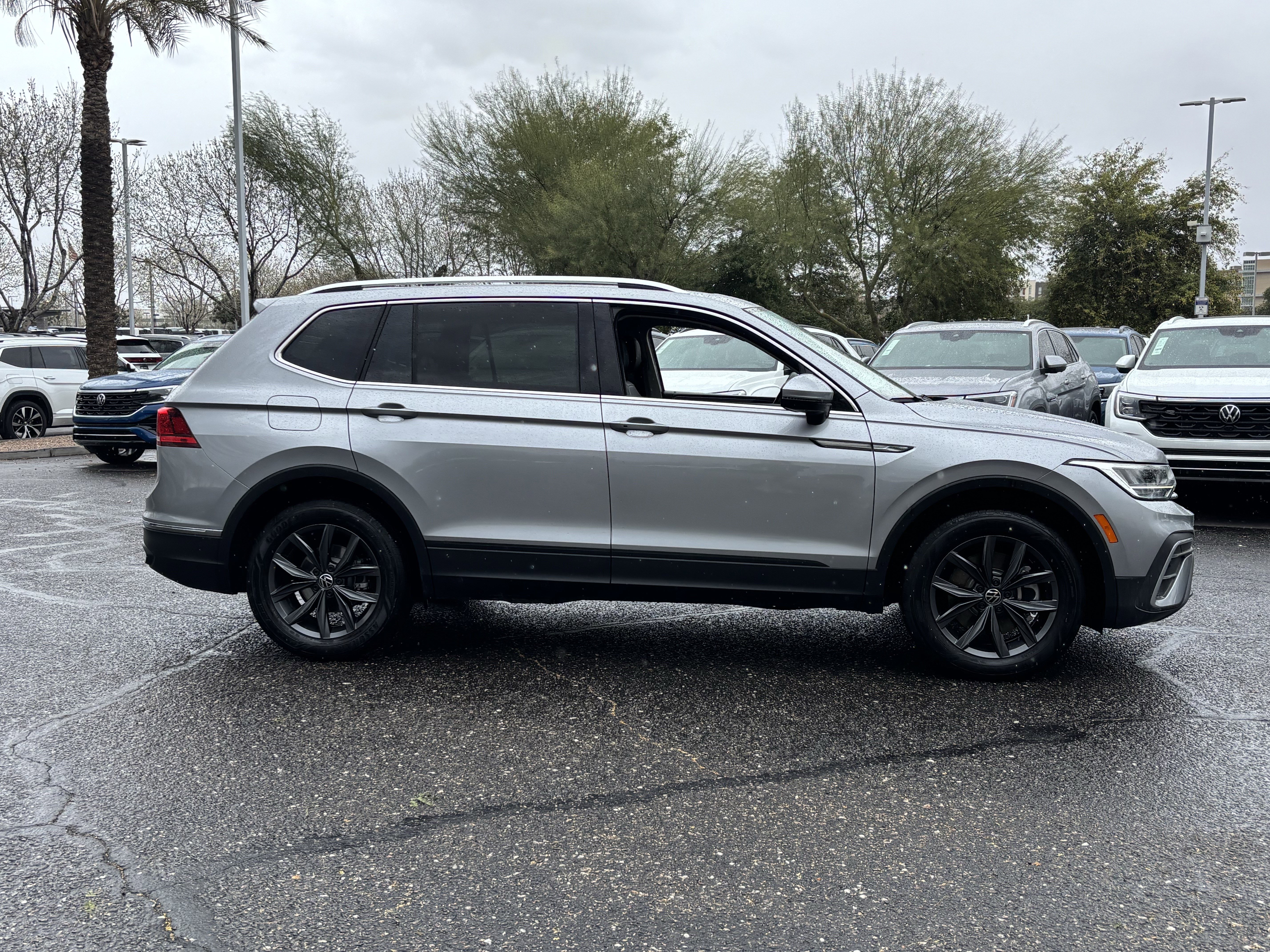 Certified 2023 Volkswagen Tiguan SE w/ Panoramic Sunroof Package image 5