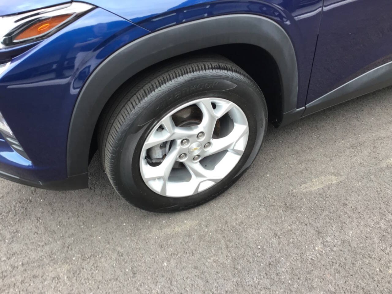 Used 2024 Chevrolet Trax LS w/ LS Convenience Package FWD image 5
