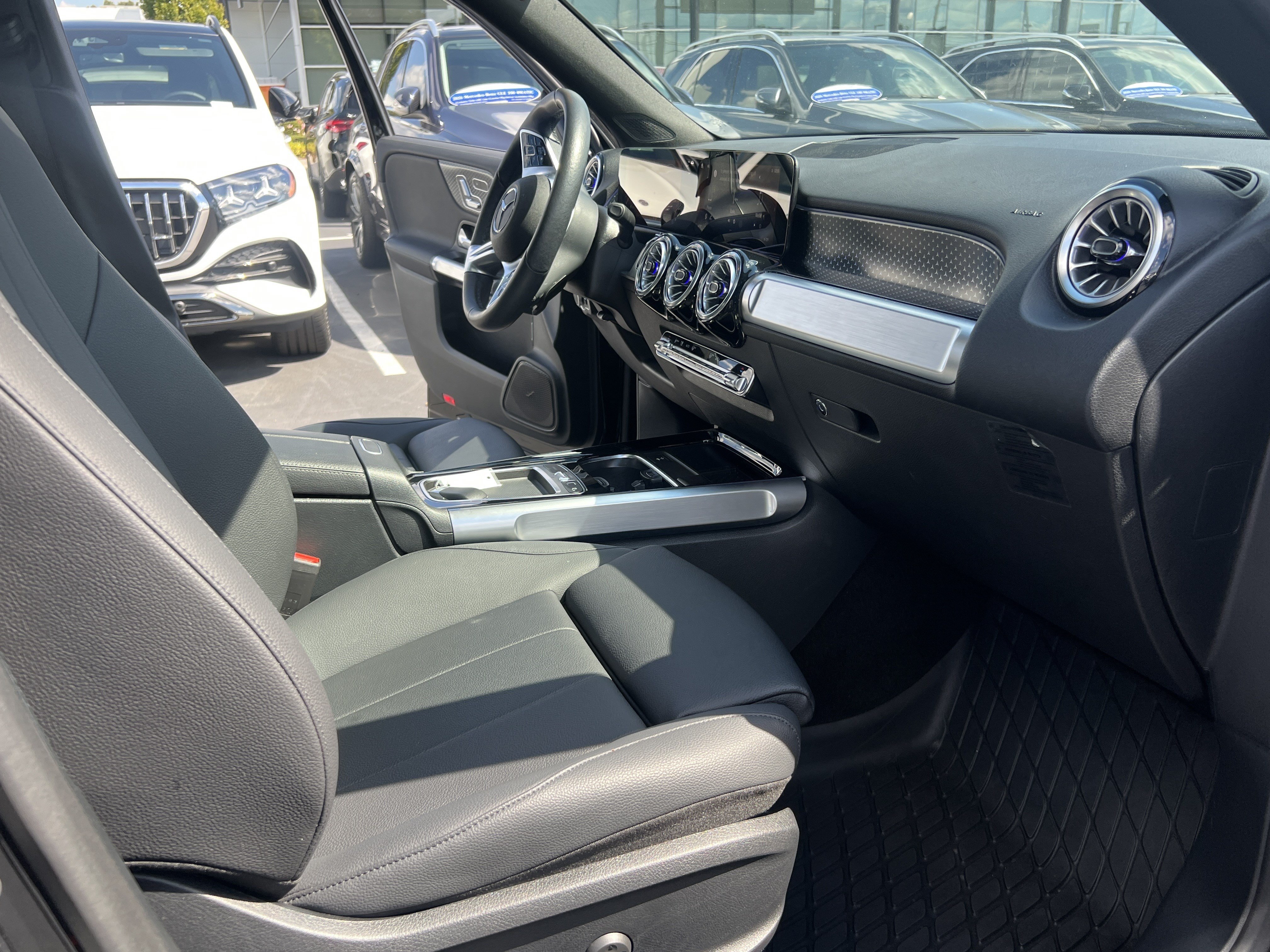 Used 2026 Mercedes-Benz GLB 250 4MATIC image 35
