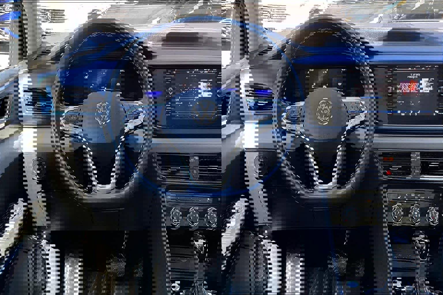 Used 2023 Volkswagen Taos SE w/ Panoramic Sunroof Package image 6