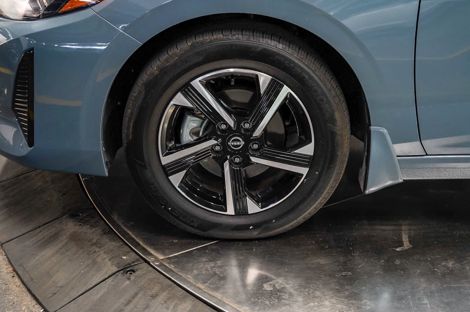 Used 2025 Nissan Sentra SV FWD image 9