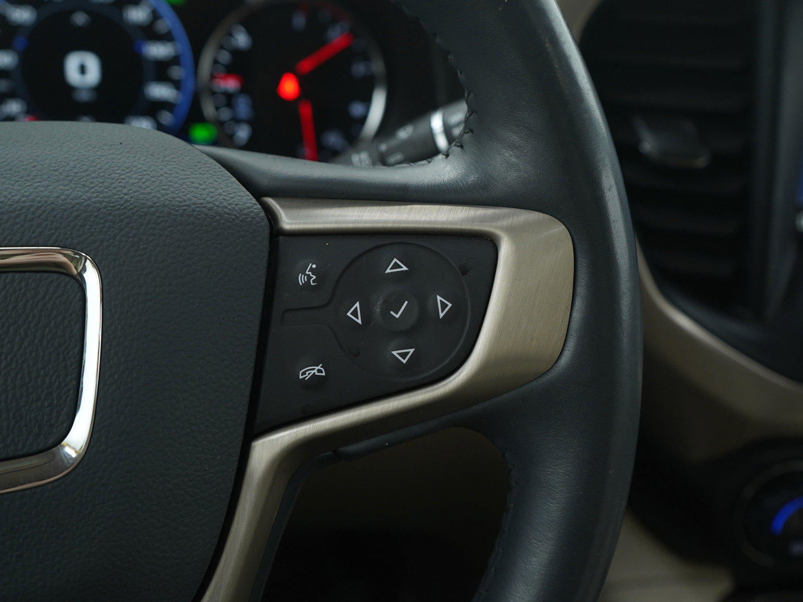 Used 2021 GMC Acadia Denali w/ GMC Pro Grade Package image 25