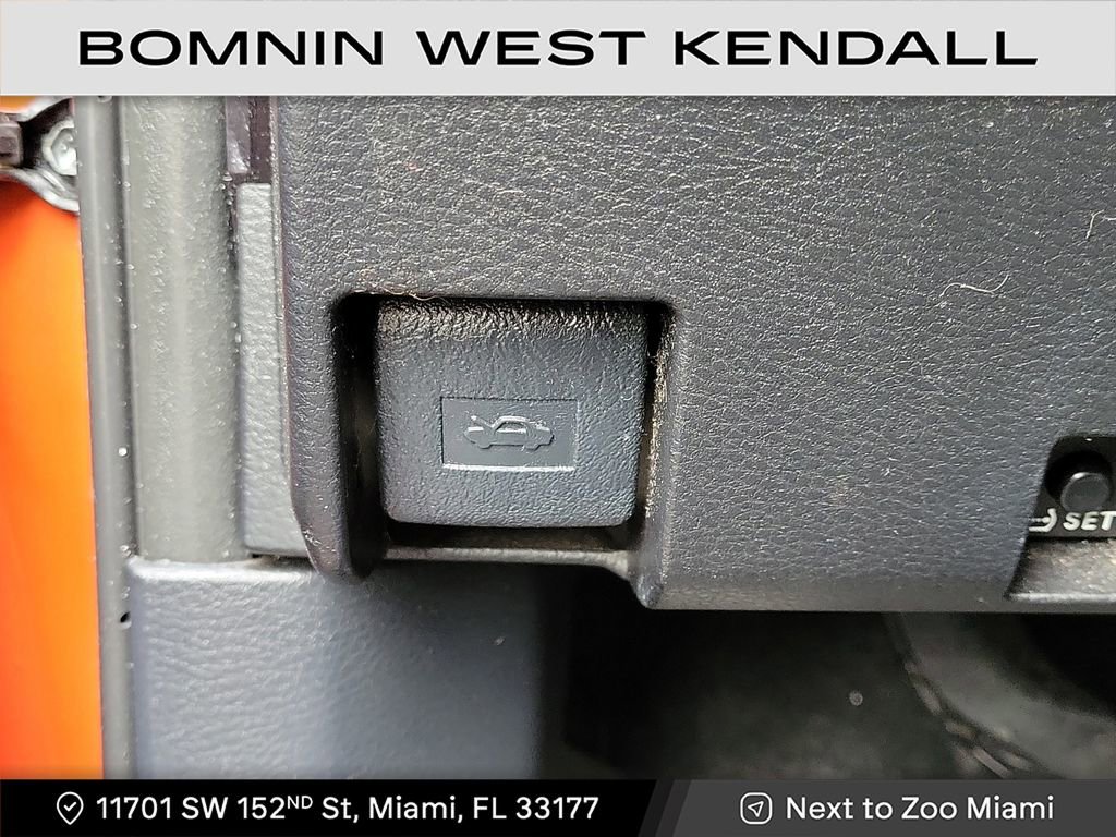 Used 2017 Toyota Tacoma SR image 29