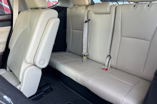 Used 2022 Toyota Highlander XLE AWD/4WD image 17