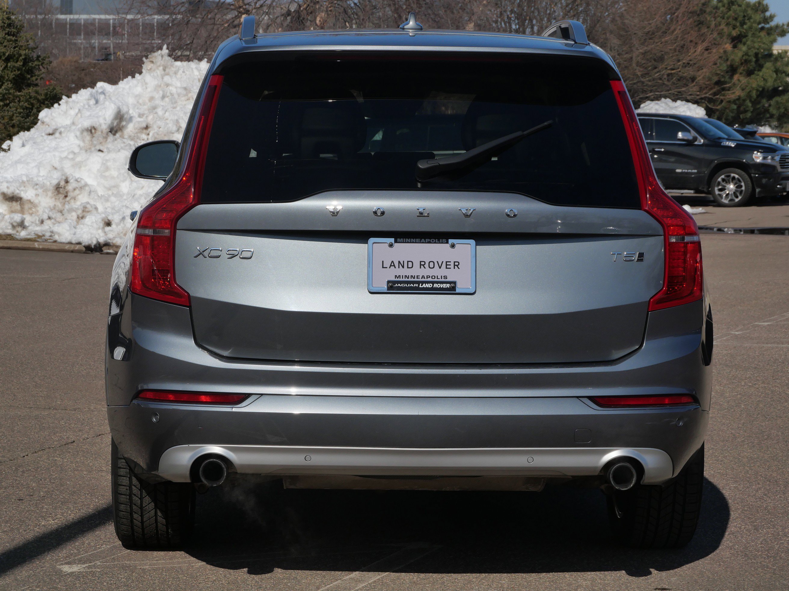 Used 2018 Volvo XC90 T5 Momentum w/ Convenience Package image 4