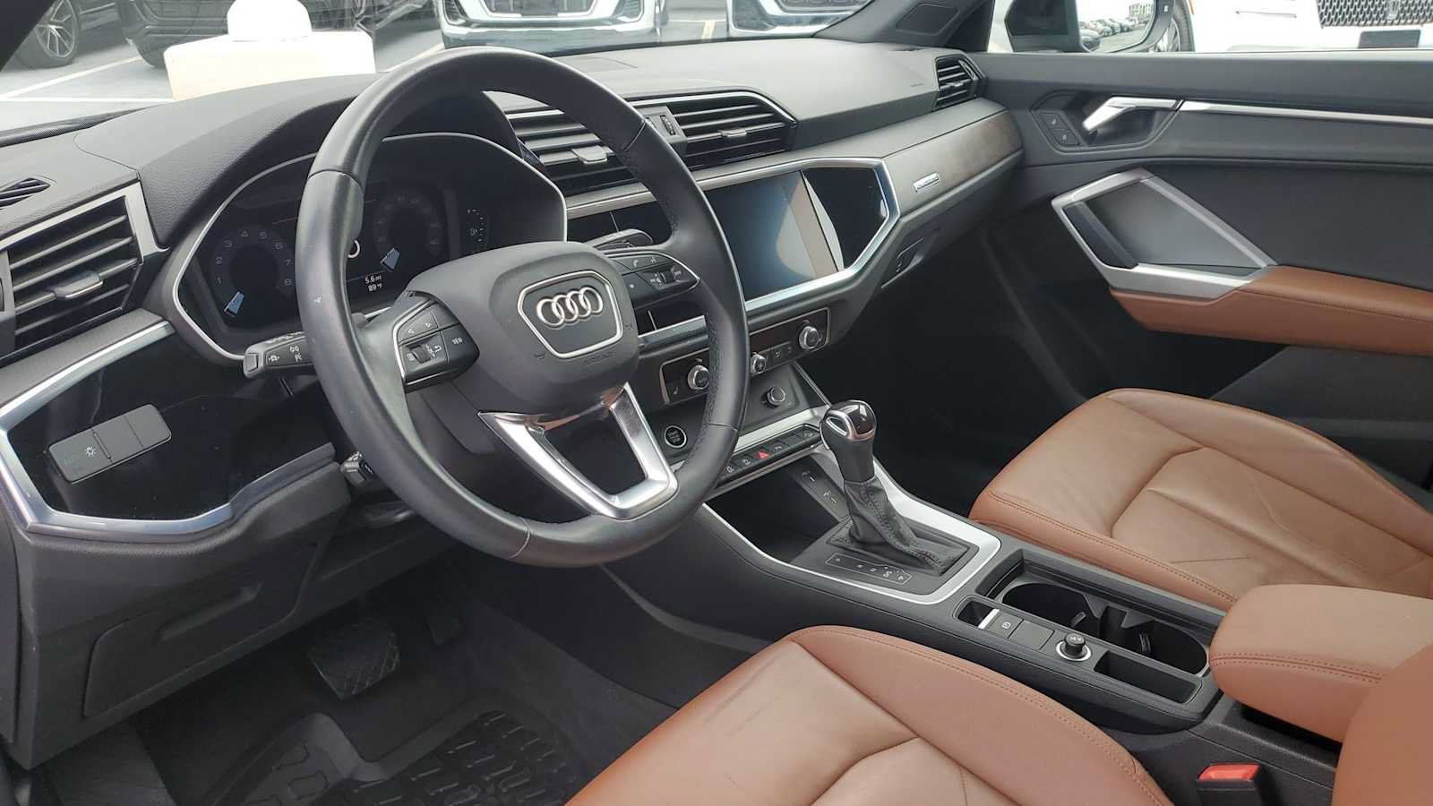 Certified 2022 Audi Q3 2.0T Premium w/ Convenience Package AWD/4WD image 2