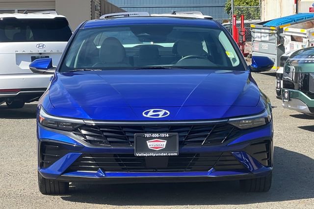 Used 2025 Hyundai Elantra Limited FWD image 12