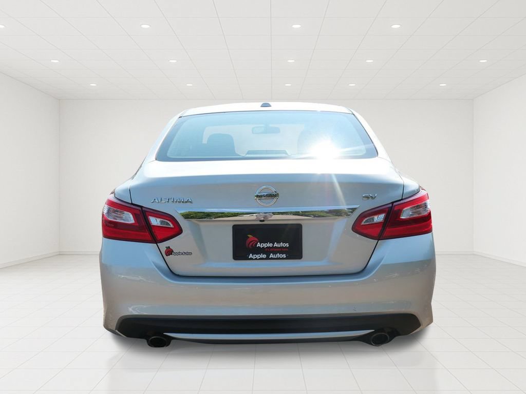 Used 2017 Nissan Altima 2.5 SV w/ Convenience Package FWD image 5