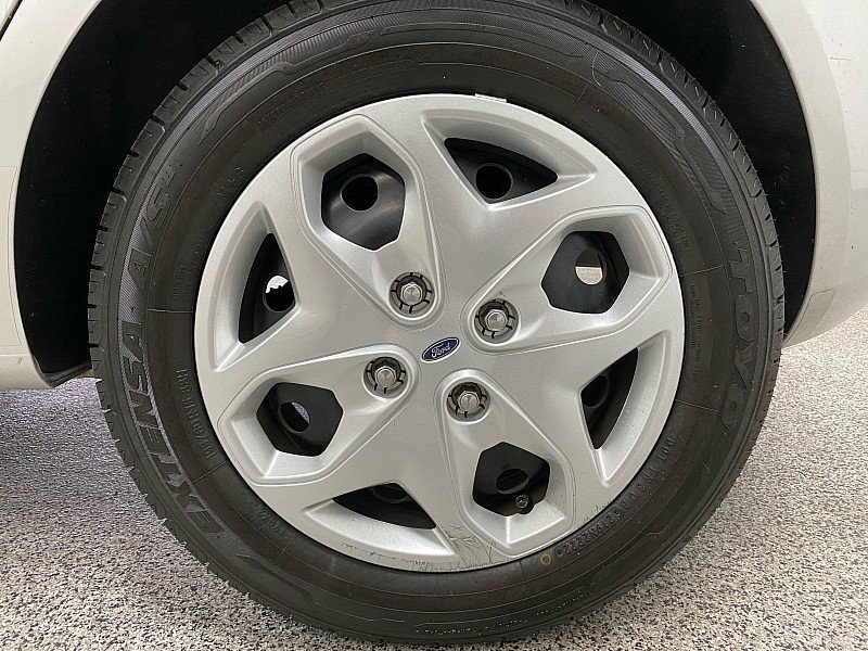 Used 2013 Ford Fiesta SE image 22