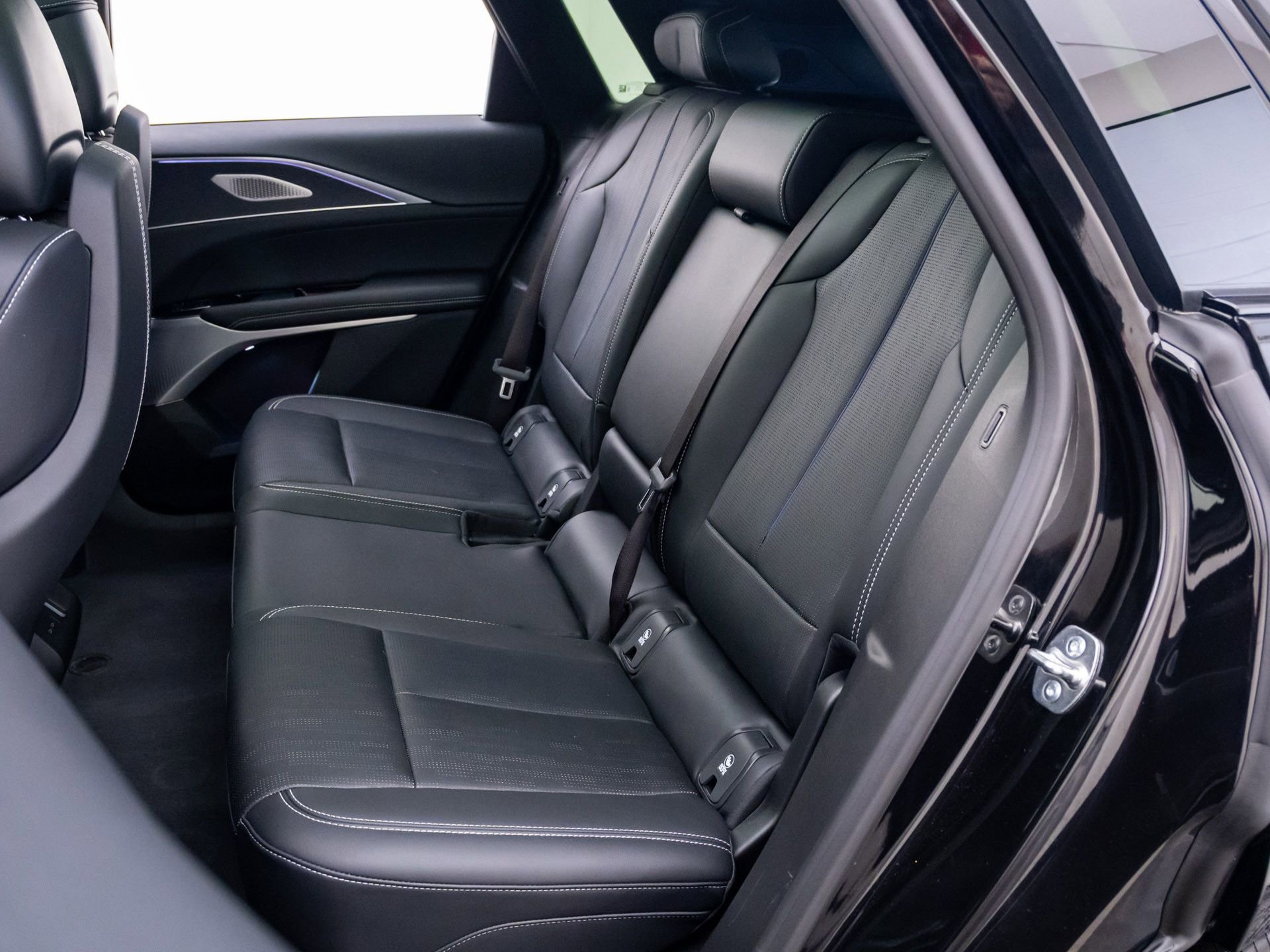 Used 2025 Cadillac Lyriq Luxury w/ LPO, Floor Liner Package image 24