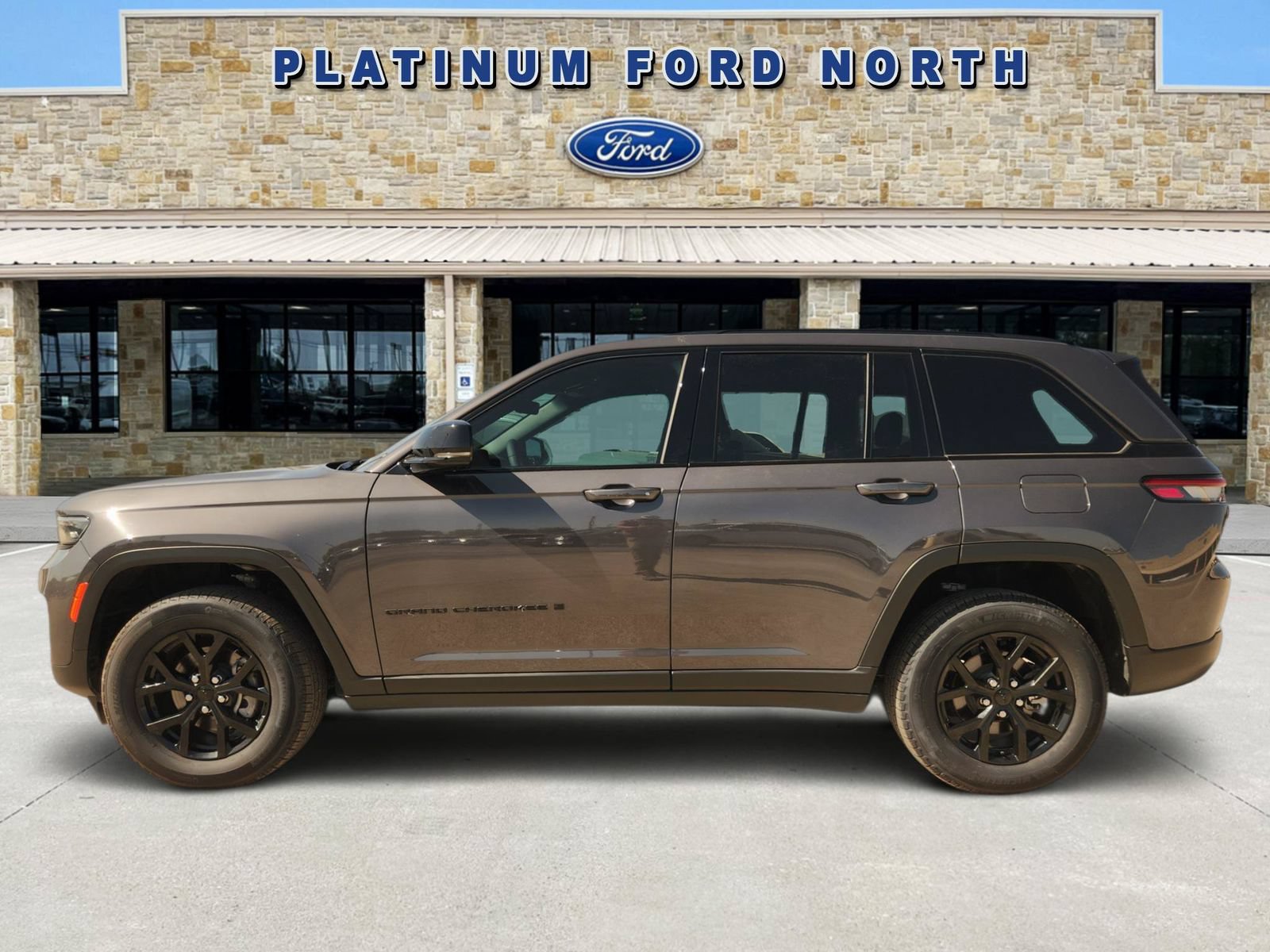 Used 2025 Jeep Grand Cherokee Altitude AWD/4WD video 3