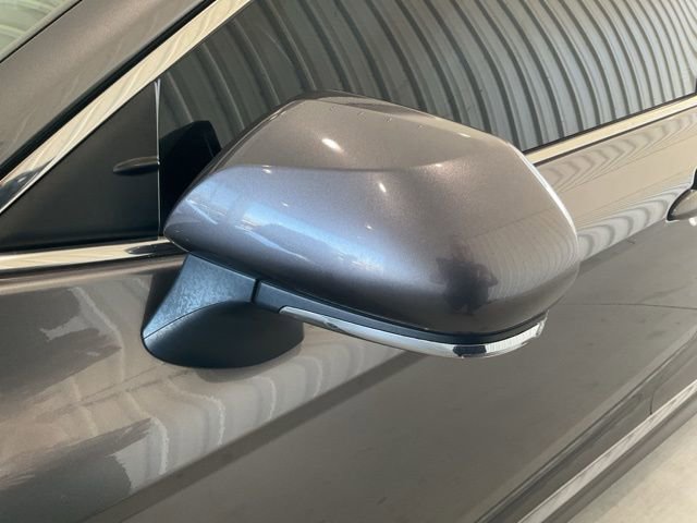 Used 2021 Toyota Camry SE image 3