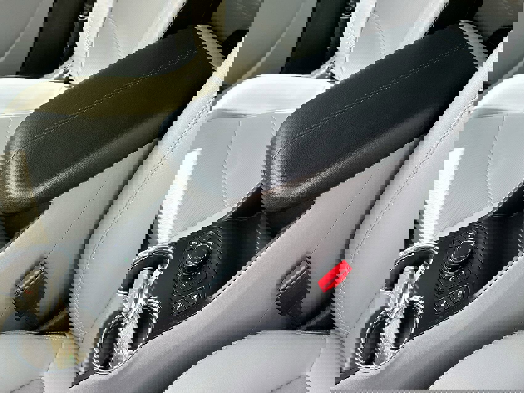 Used 2023 GMC Terrain SLT image 20