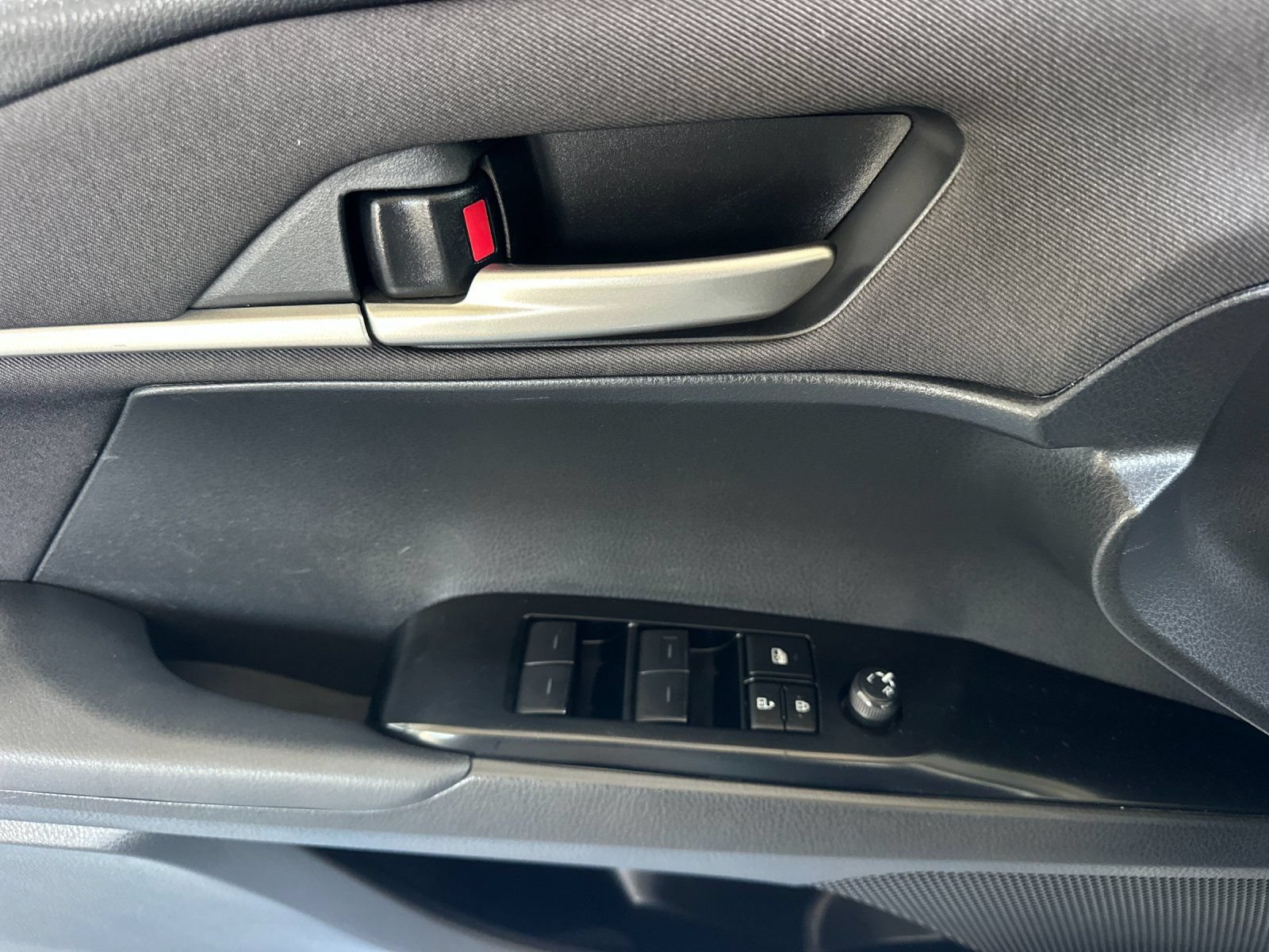 Used 2025 Toyota Camry LE FWD image 10
