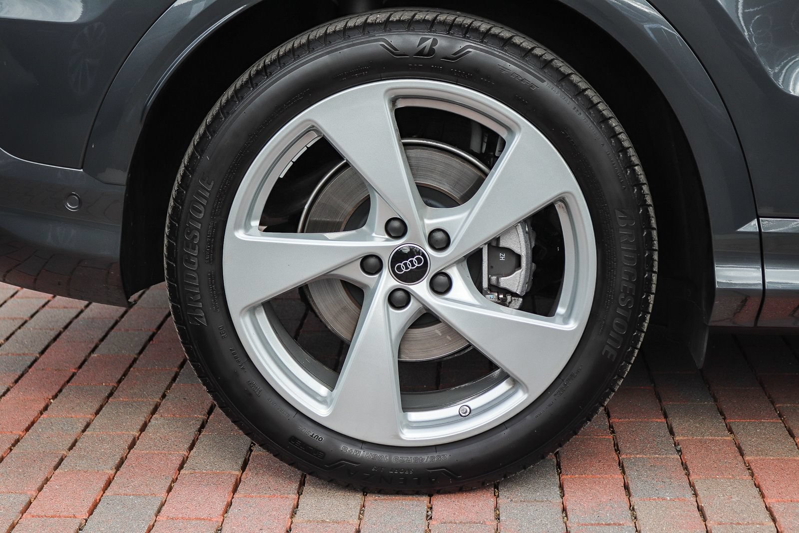 Certified 2025 Audi Q5 Prestige AWD/4WD image 9