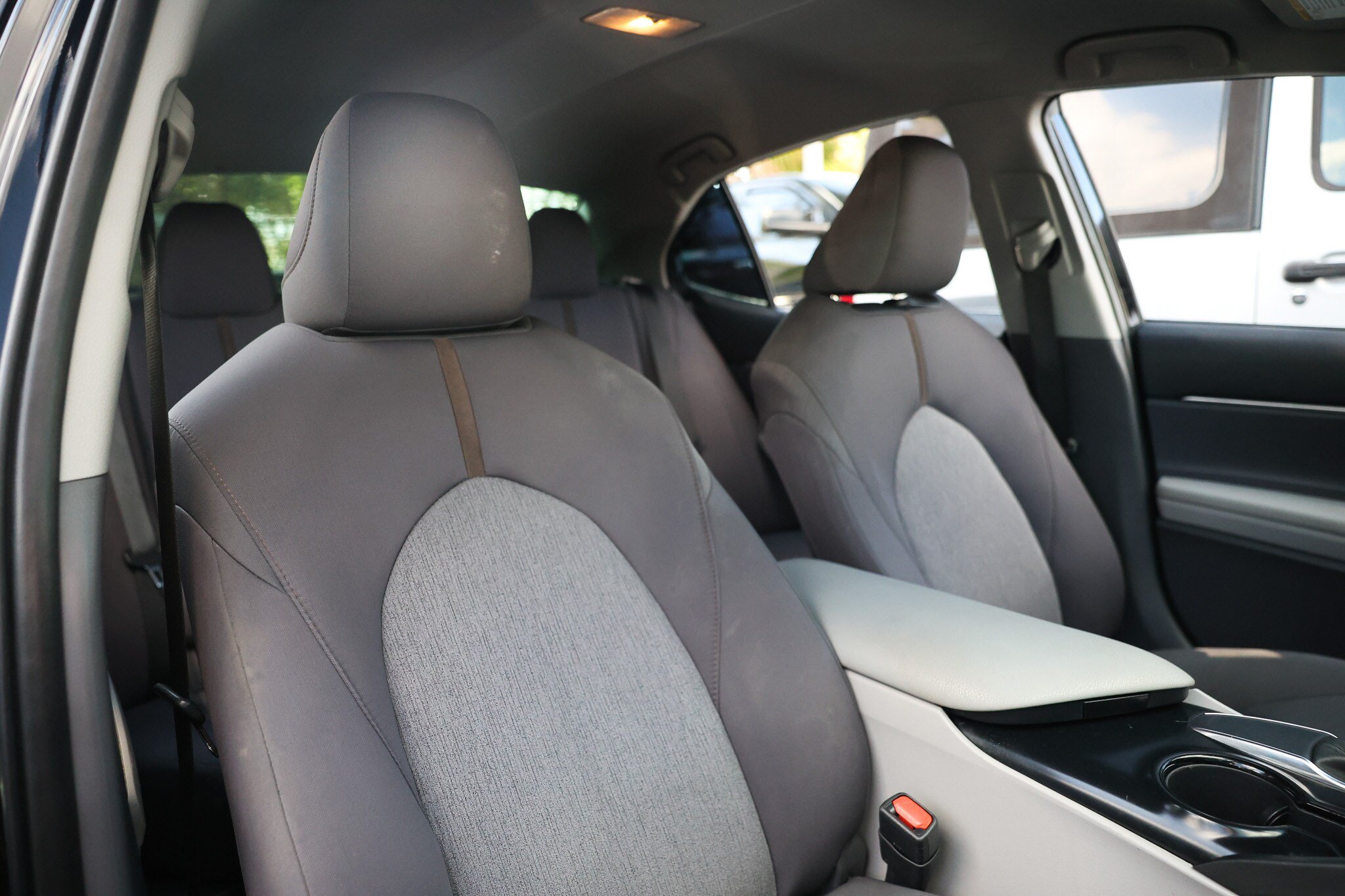 Used 2020 Toyota Camry LE FWD image 19