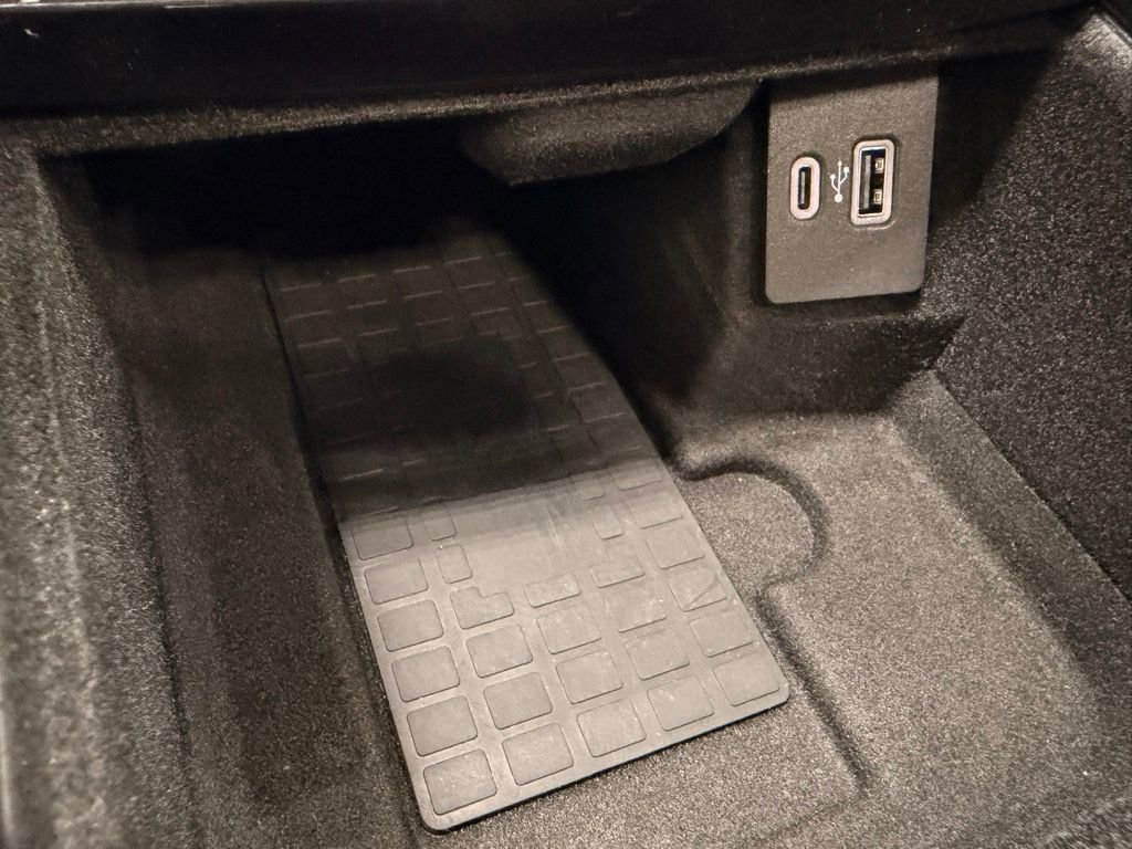 Used 2023 Lincoln Nautilus Reserve AWD/4WD image 34