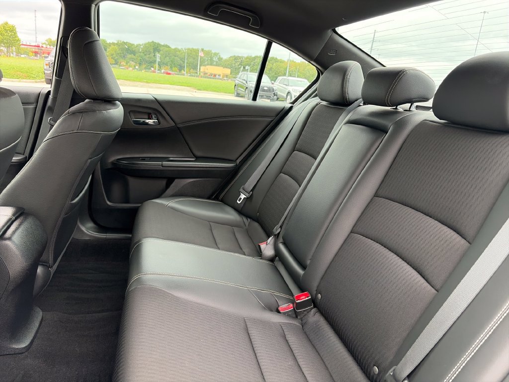 Used 2017 Honda Accord Sport image 28