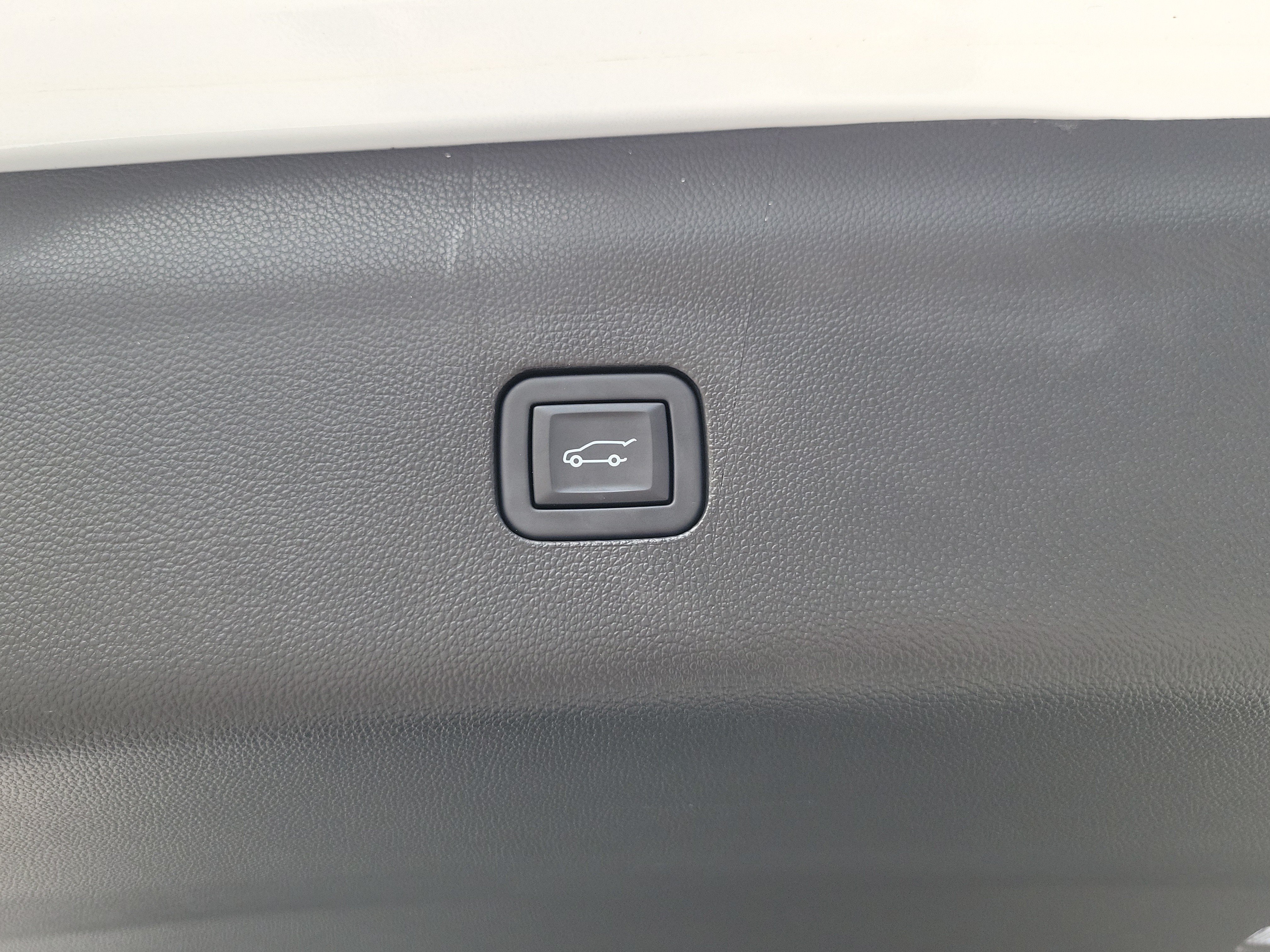 Used 2024 Buick Enclave Essence FWD image 17