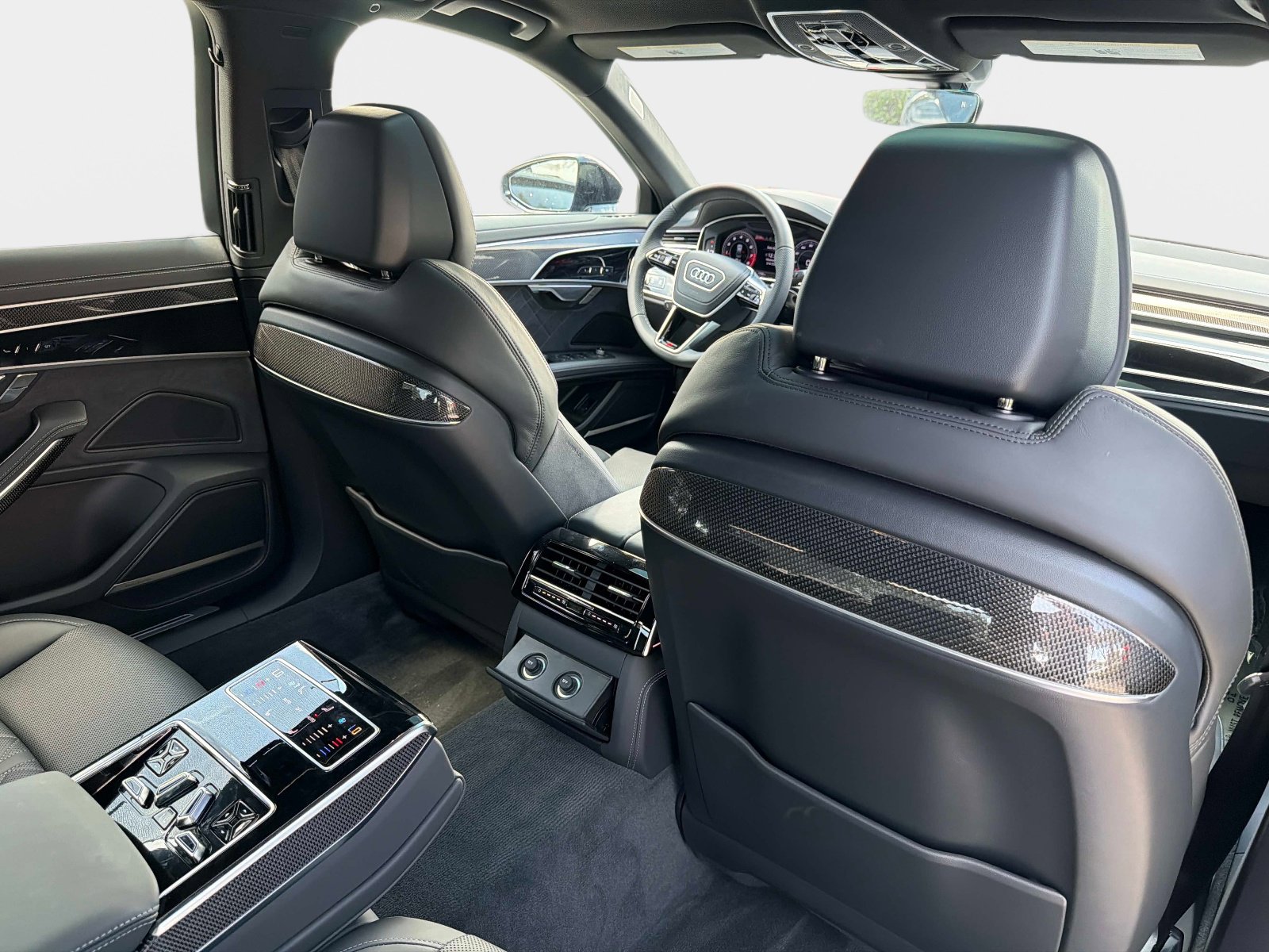 Used 2025 Audi S8 4.0T image 28