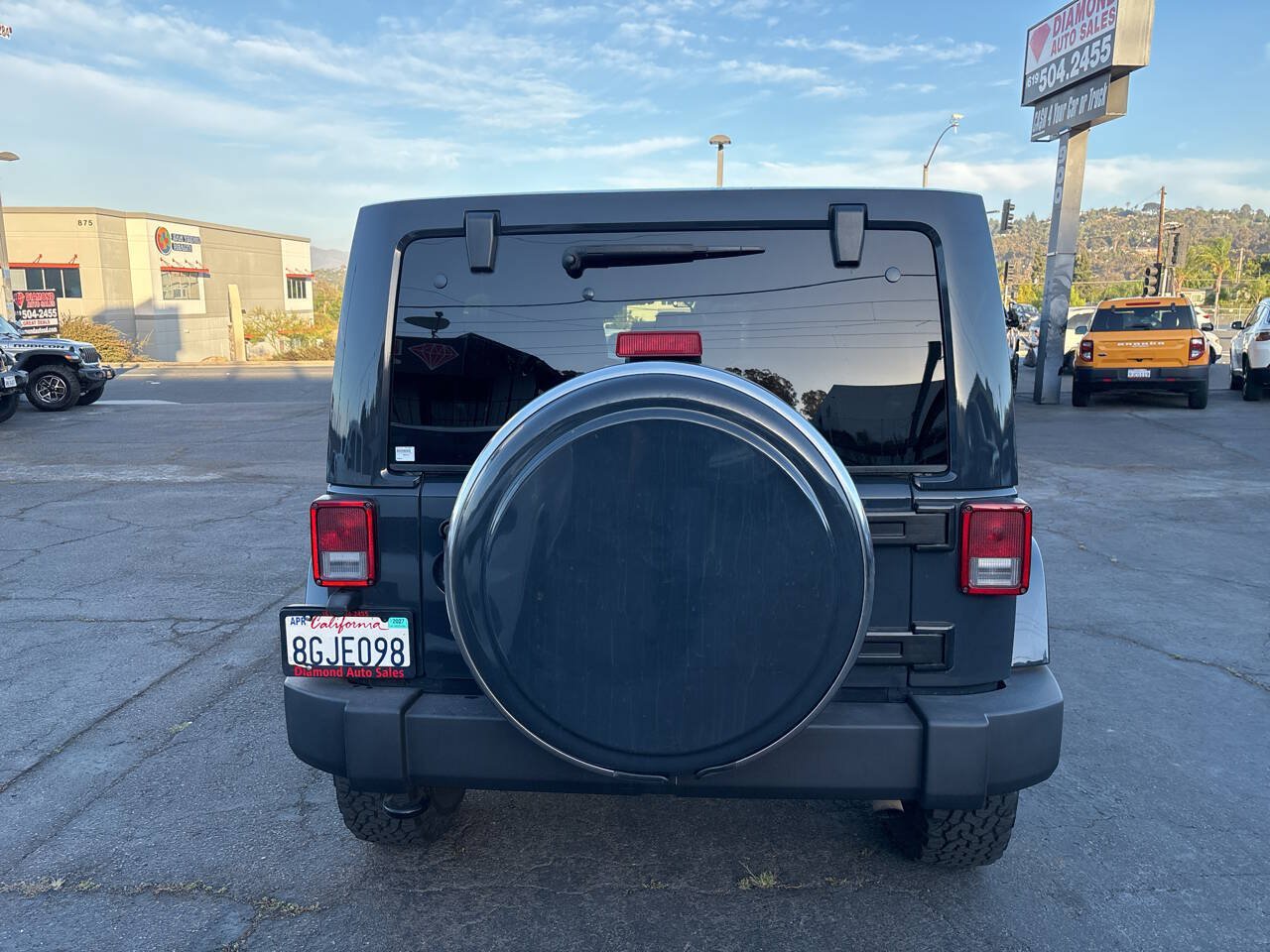 Used 2017 Jeep Wrangler Unlimited Rubicon w/ Connectivity Group AWD/4WD image 7
