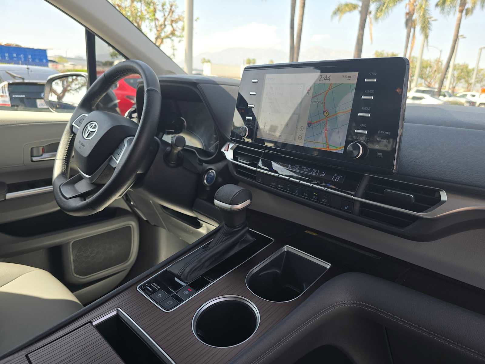 Used 2022 Toyota Sienna XLE w/ XLE Plus Package image 10