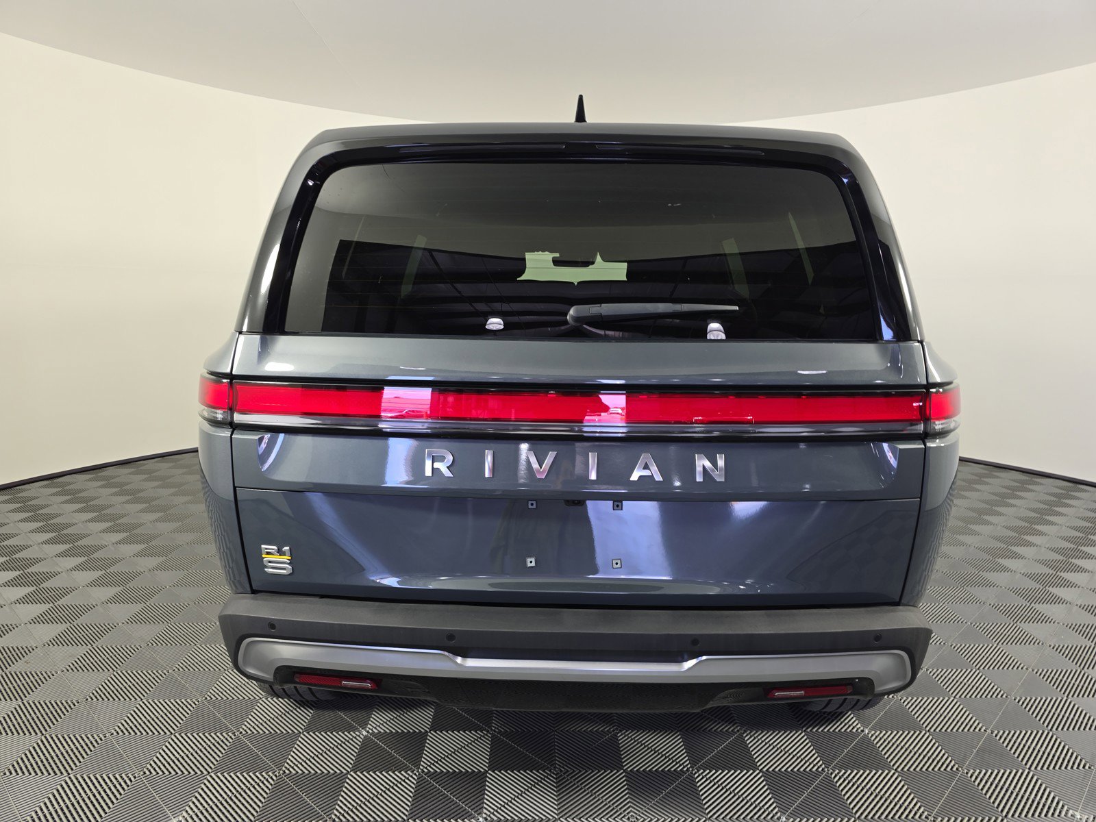 Used 2023 Rivian R1S Adventure image 4