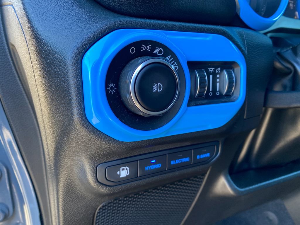Used 2022 Jeep Wrangler Unlimited Sahara AWD/4WD image 38