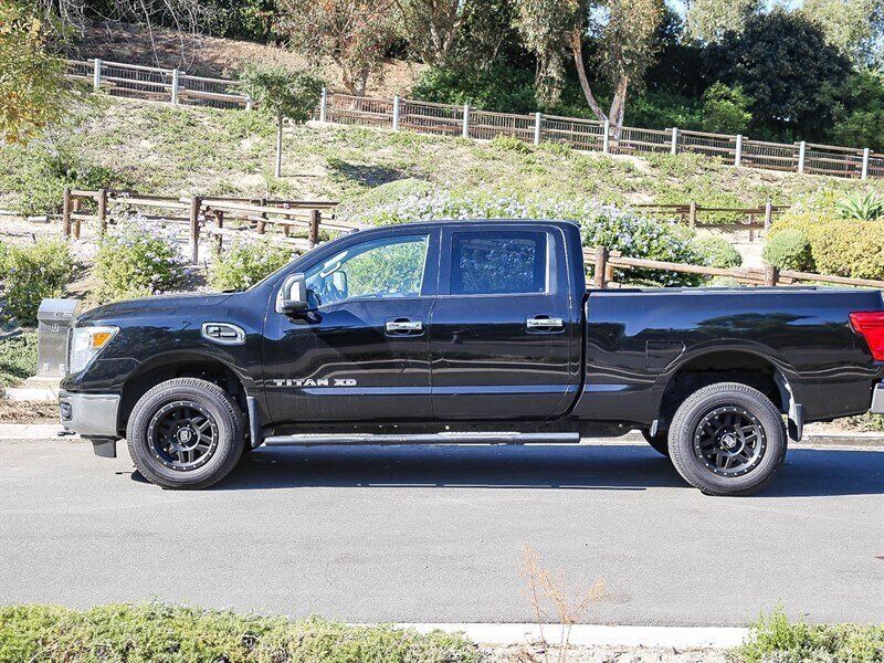 Used 2017 Nissan Titan SV RWD image 4