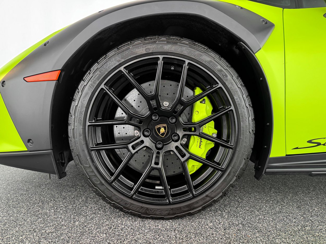 Used 2023 Lamborghini Huracan Sterrato image 30