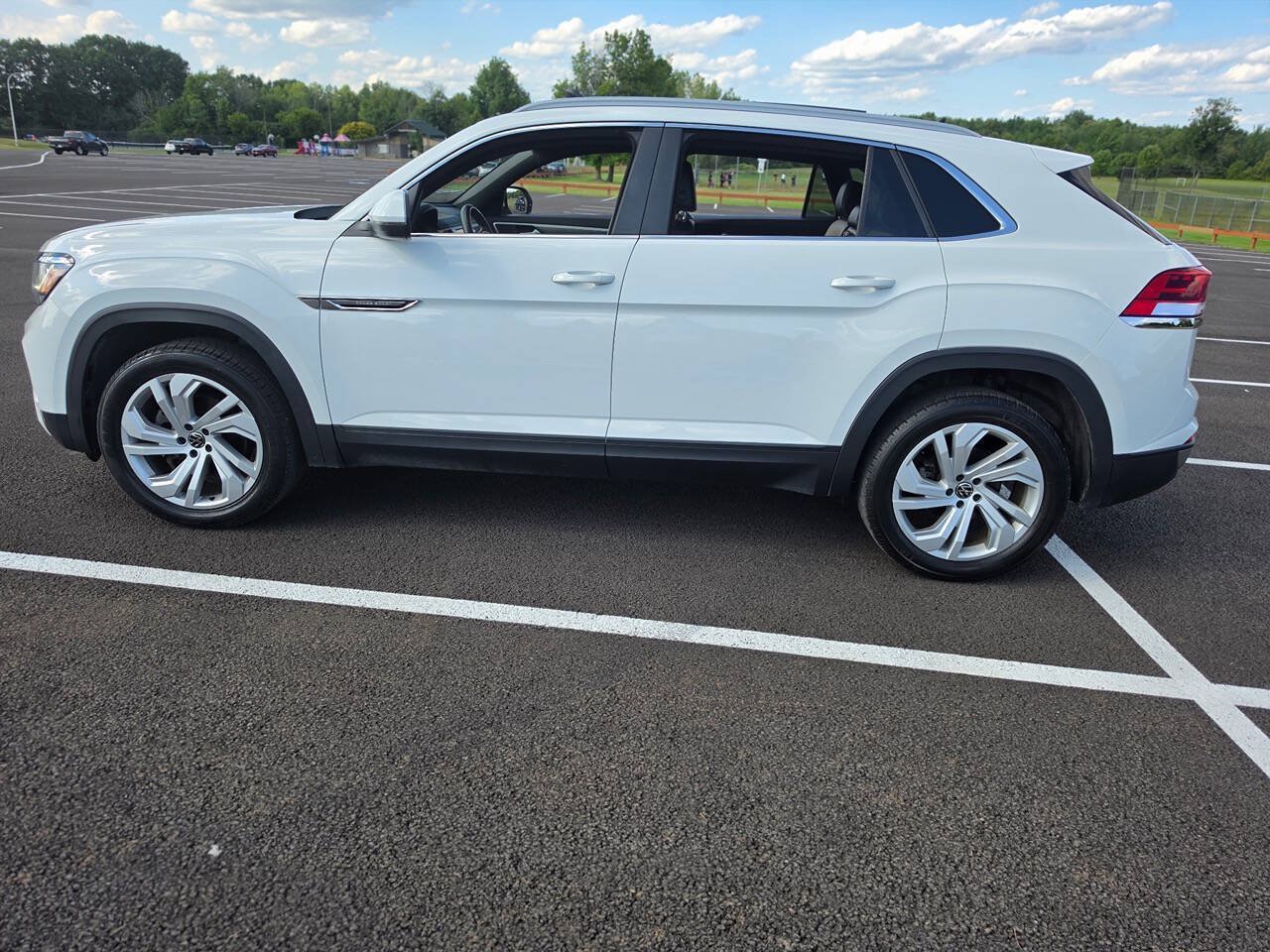 Used 2021 Volkswagen Atlas Cross Sport SEL AWD/4WD image 2