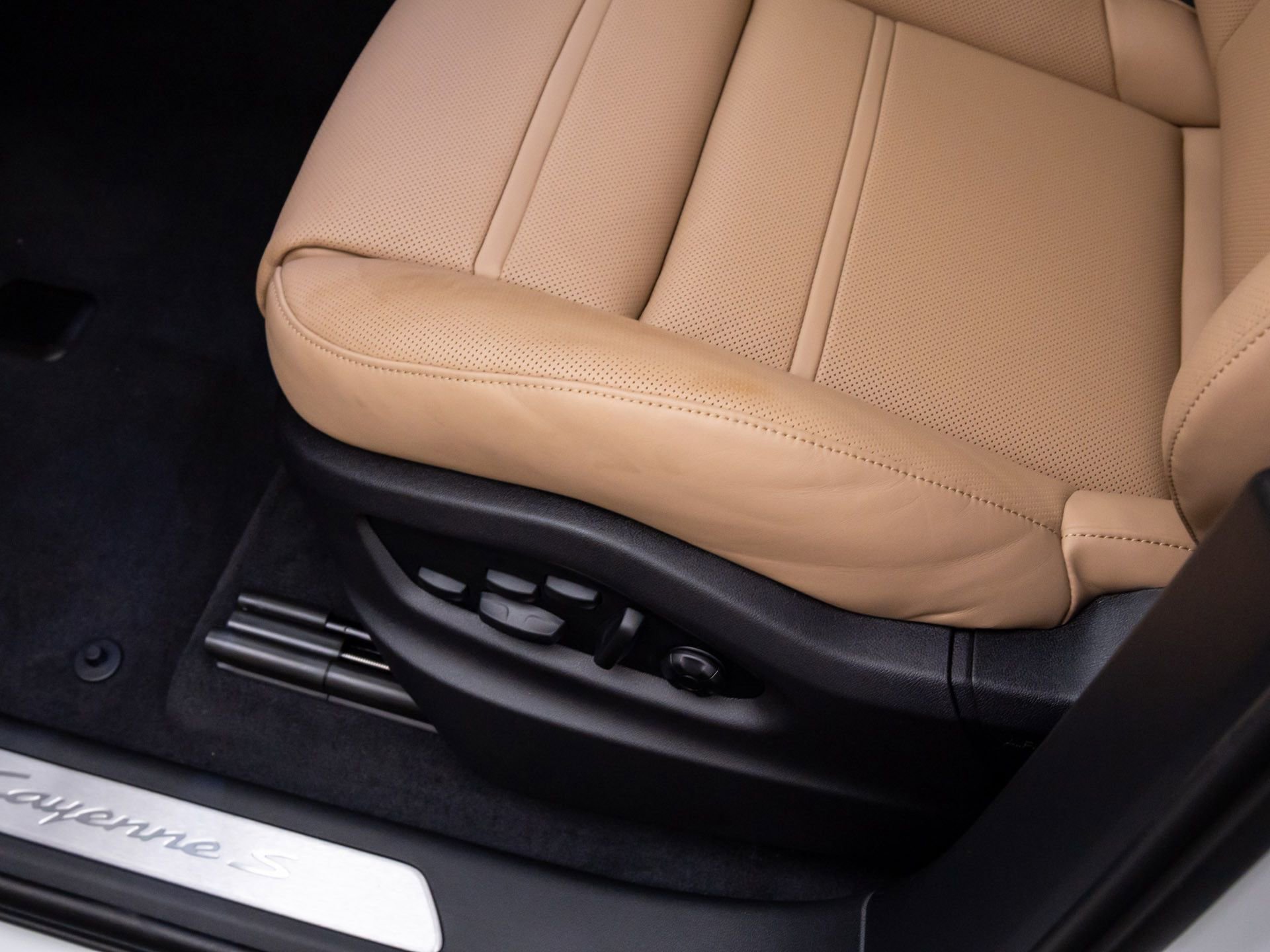 New 2026 Porsche Cayenne S image 16