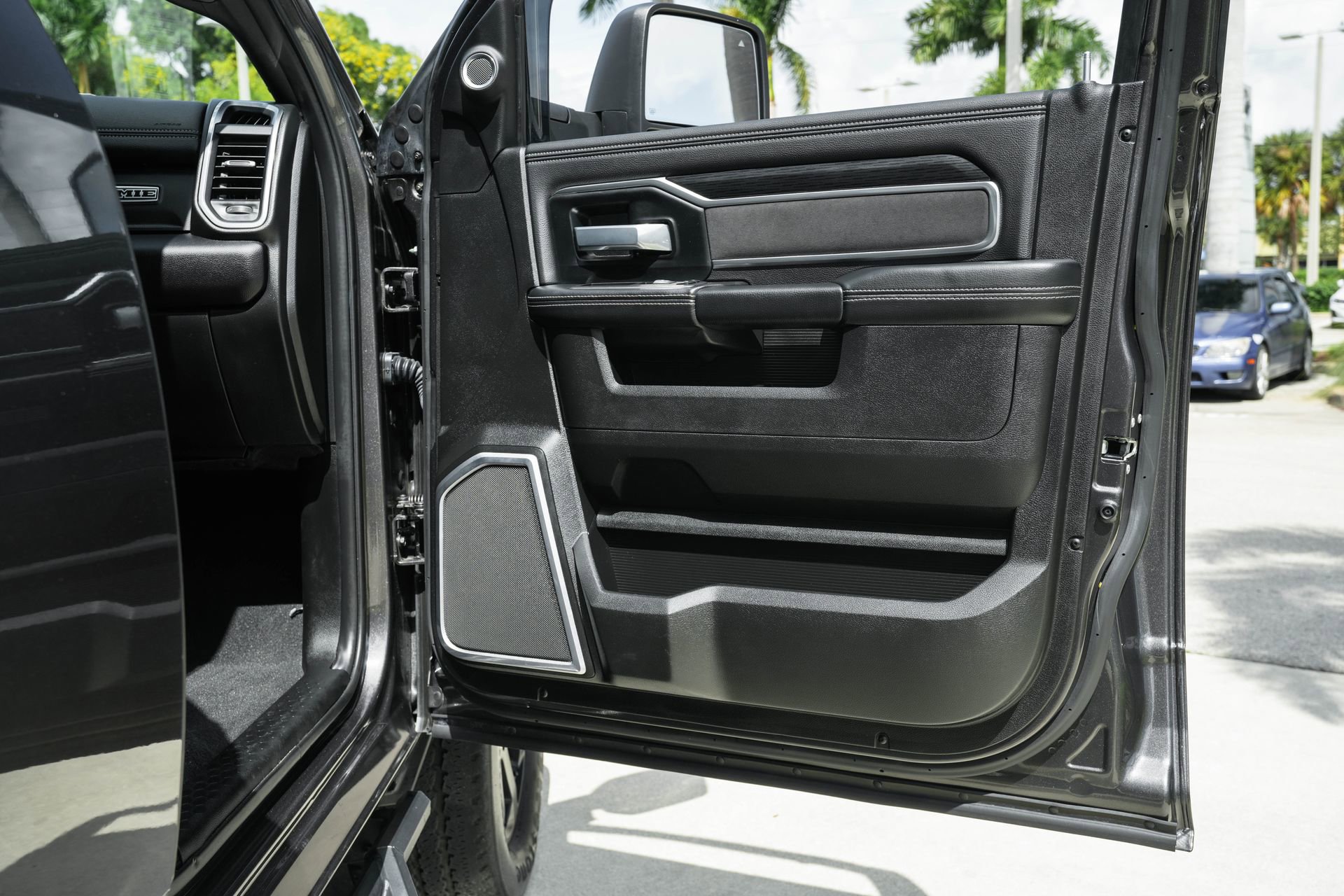 Used 2024 RAM 3500 Laramie w/ Night Edition image 40