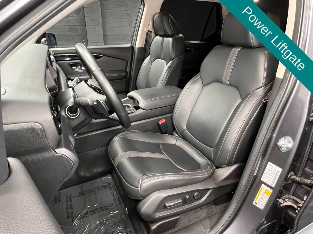 Used 2025 Honda Pilot Touring image 4
