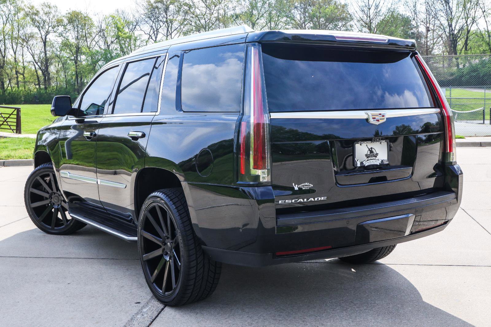 Used 2018 Cadillac Escalade Luxury AWD/4WD image 22